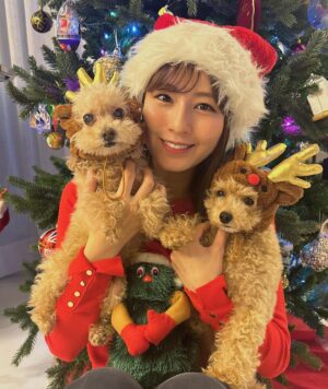 Reimi Tsutsumi Instagram - 🎄
メリークリスマス！🎄🎅

素敵な1日をお過ごしください✨☺️
.
#トナカイ風あんじゅと
#トナカイ風おんぷと
#つつみ
#と回るツリーくん