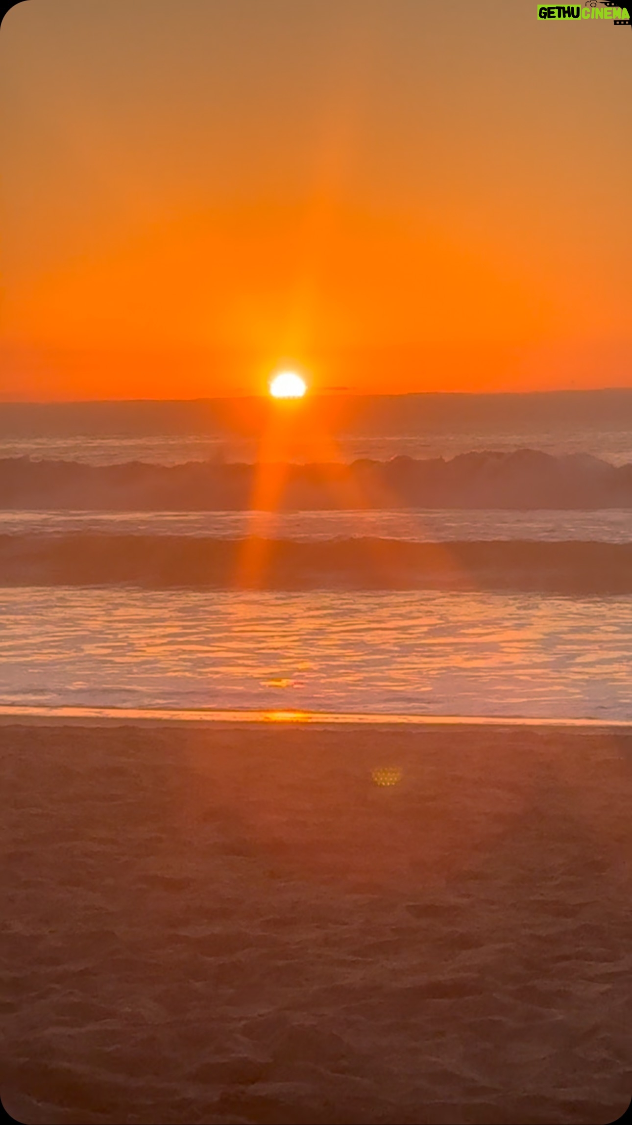 Renata Bravo - 512 Likes - Un día más o un día menos ? Todo depende del lugar desde donde se miren las cosas …#sunset #goldenhour