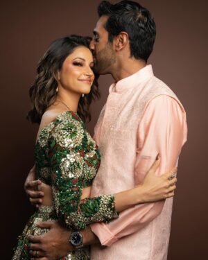 Richa Shukla Moorjani Instagram - 🪔✨

Stylist| @styledbyambika 
Stylist assistant| @sarahmgibsonn 
Custom outfit | @payal_zinal 🙏🏽✨
Jewelry | @x_shaneli 
Shoes | @francosarto 
HMUA : @beautybynic 
📸 | @mdanielsphoto