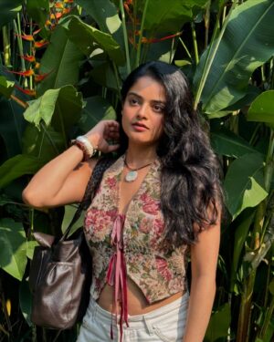 Riddhi Kumar Instagram - Just a casual Portuguese Goan 184627298
dishes lunch at a Palace 💕

Thehehe 🤭 Jokes apart @palaciododeao is an incredible piece of preserved art and architecture that’s been in the most capable, deserving and miraculous hands of Ruben and his wife who magically and with utmost precision presented us with scrumptious food and a deep dive into the rich Portuguese culture and traditions. It is part privilege and part heavy responsibility to preserve and simultaneously promote a culture long forgotten. They have been working on restoring this Palace and giving people a tour of culture that they’ve brought back to life at the @palaciododeao , so the next time you visit Goa do visit this incredible p(a)lace with incredibly delicious food, a incredibly gorgeous garden and more than anything 2 incredibly unstoppable artists at work! Thank you for having us, it’s been a privilege! ✨