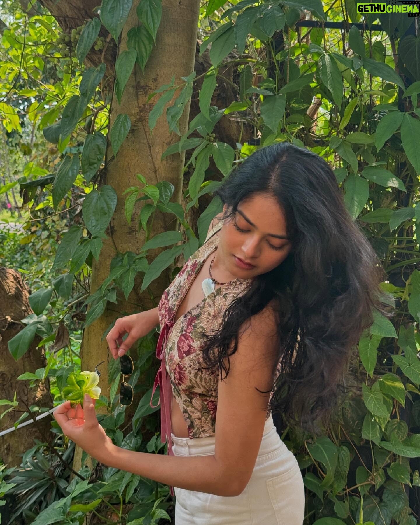 Riddhi Kumar - 30.1K Likes - Just a casual Portuguese Goan 184627298
dishes lunch at a Palace 💕
Thehehe 🤭 Jokes apart @palaciododeao is an incredible piece of preserved art and architecture that’s been in the most capable, deserving and miraculous hands of Ruben and his wife who magically and with utmost precision presented us with scrumptious food and a deep dive into the rich Portuguese culture and traditions. It is part privilege and part heavy responsibility to preserve and simultaneously promote a culture long forgotten. They have been working on restoring this Palace and giving people a tour of culture that they’ve brought back to life at the @palaciododeao , so the next time you visit Goa do visit this incredible p(a)lace with incredibly delicious food, a incredibly gorgeous garden and more than anything 2 incredibly unstoppable artists at work! Thank you for having us, it’s been a privilege! ✨
