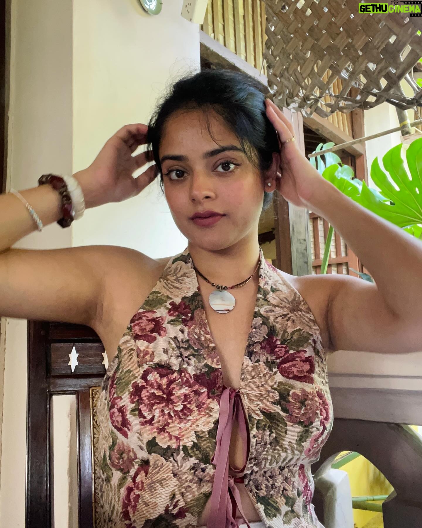 Riddhi Kumar - 30.1K Likes - Just a casual Portuguese Goan 184627298
dishes lunch at a Palace 💕
Thehehe 🤭 Jokes apart @palaciododeao is an incredible piece of preserved art and architecture that’s been in the most capable, deserving and miraculous hands of Ruben and his wife who magically and with utmost precision presented us with scrumptious food and a deep dive into the rich Portuguese culture and traditions. It is part privilege and part heavy responsibility to preserve and simultaneously promote a culture long forgotten. They have been working on restoring this Palace and giving people a tour of culture that they’ve brought back to life at the @palaciododeao , so the next time you visit Goa do visit this incredible p(a)lace with incredibly delicious food, a incredibly gorgeous garden and more than anything 2 incredibly unstoppable artists at work! Thank you for having us, it’s been a privilege! ✨