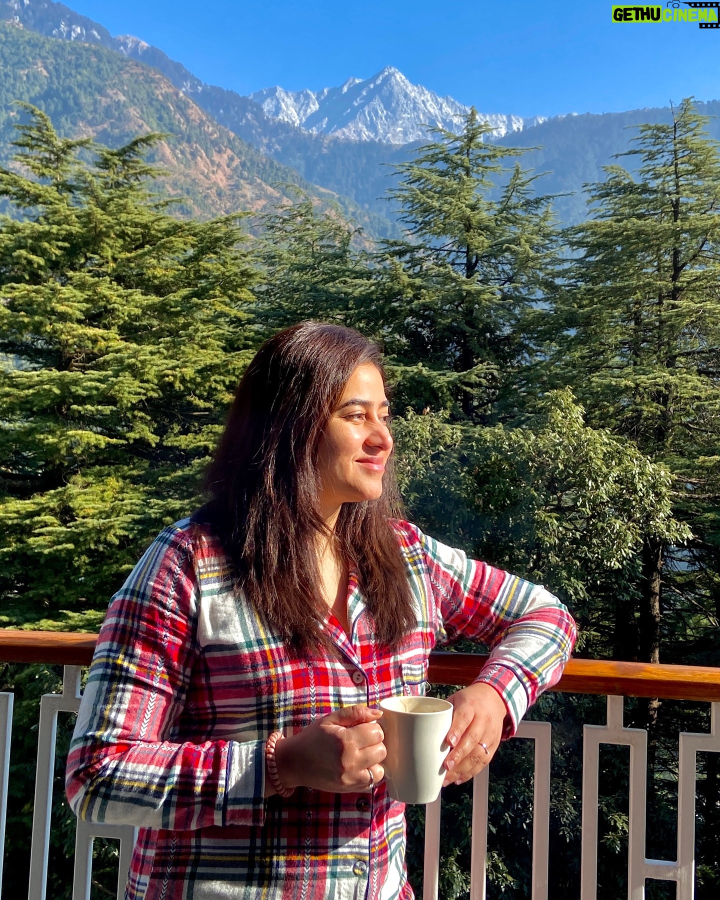 Ridhima Ghosh - 16.3K Likes - Waking up to golden rays and majestic peaks—this is what dreams are made of. 🌞⛰️
📸 - @gauravchakrabarty