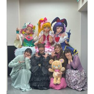 Rie Takahashi Instagram - 📷2024.12.07
⁡
⁡
まほプリ2こと
⁡
『魔法つかいプリキュア！！
～MIRAI DAYS～』
⁡
ミラクル上映会(先行上映会)に
登壇させていただきました！
⁡
⁡
知ってた？？
1月から続編やるんだよーーーー！！！！
⁡
⁡
ミラクルカラーのピンクはもちろん、
ジャケットは
今回上映会におやすみだった
モフルン役齋藤彩夏さんの思いを胸に
モフルン色の茶色🧸🤎
⁡
実は手に持ってるモフルンは、
うちの枕もとに置いてある子ではなく、
オフィシャルモフルン。
⁡
うちの子とは、胸の柄とﾓﾌ厚(肉厚)が
こっそり違うんです。
⁡
⁡
ﾓﾌ厚の落ち着いてきたうちの子は、
楽屋で見守ってくれていたので、
どこかの時に見比べてみてくださいね！
⁡
多分1/3の朝10:00とかに見られるかな（笑）
特番もお楽しみにね！👍🏻
⁡
⁡
キュアップ・ラパパ！
これからMIRAI DAYSが
たくさんの人に届きますように！
⁡
⁡
⁡
⁡
#声優 #高橋李依 #りえりー服
#魔法つかいプリキュア #まほプリ2
#MIRAIDAYS #precure
#衣装 #styling