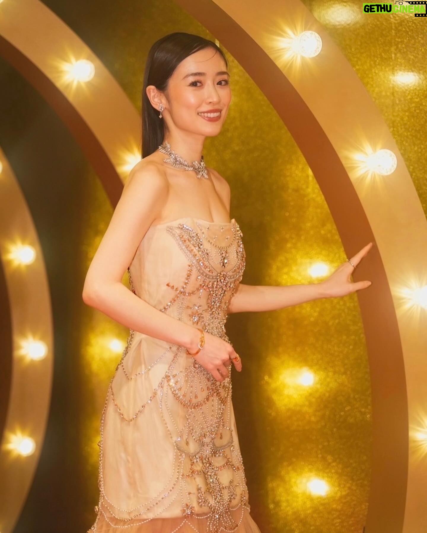 Rika Izumi - 31K Likes - JO MALONE LONDON "A Christmas Special"🎄
レッドカーペットを進むと、大きなクリスマスツリーが設置された煌びやかな会場へ✨
ホリデーシーズン限定のファー&アルテミシアコロンは、優しい甘さとウッディの爽やかなとても良い香りでした。
香りに満ちたアイテムが並び、ギフト選びも楽しめそうです💝
表参道ヒルズ にて12/25まで開催されています。
@jomalonelondon
#JoMaloneLondon #JoMaloneLondonJapan
#SeasonOfScent #ジョーマローンロンドン#PR
