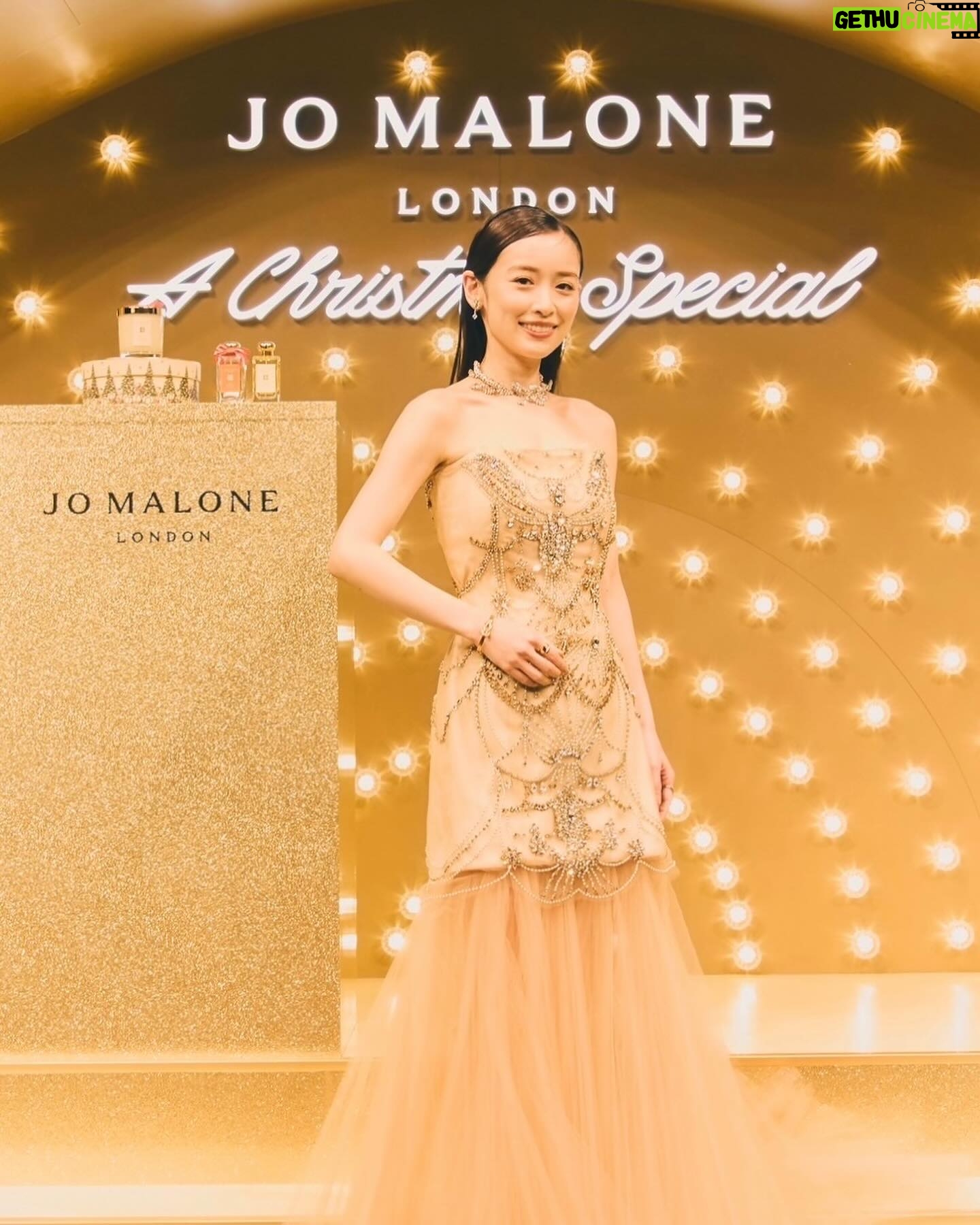 Rika Izumi - 31K Likes - JO MALONE LONDON "A Christmas Special"🎄
レッドカーペットを進むと、大きなクリスマスツリーが設置された煌びやかな会場へ✨
ホリデーシーズン限定のファー&アルテミシアコロンは、優しい甘さとウッディの爽やかなとても良い香りでした。
香りに満ちたアイテムが並び、ギフト選びも楽しめそうです💝
表参道ヒルズ にて12/25まで開催されています。
@jomalonelondon
#JoMaloneLondon #JoMaloneLondonJapan
#SeasonOfScent #ジョーマローンロンドン#PR