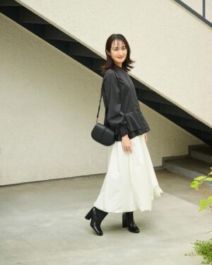 Rin Takanashi Instagram - 本日より#Newansさんとコラボしたお洋服が販売開始しました✨

着こなし方や、カラーによって、色々な表情を見せてくれますよ☺︎🩵
私も、着てお出かけするのが楽しみ😊

#PR #Newans @newans.official
