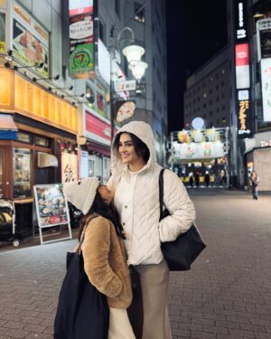 Ririn Ekawati Instagram - Captured Vibes! 

2 cewe yang jagain Papa @ibnujamilo 😆
galak’an siapa kira kira, Bu Yaya atau Mamah Ririn? 

today outfit @uniqloindonesia