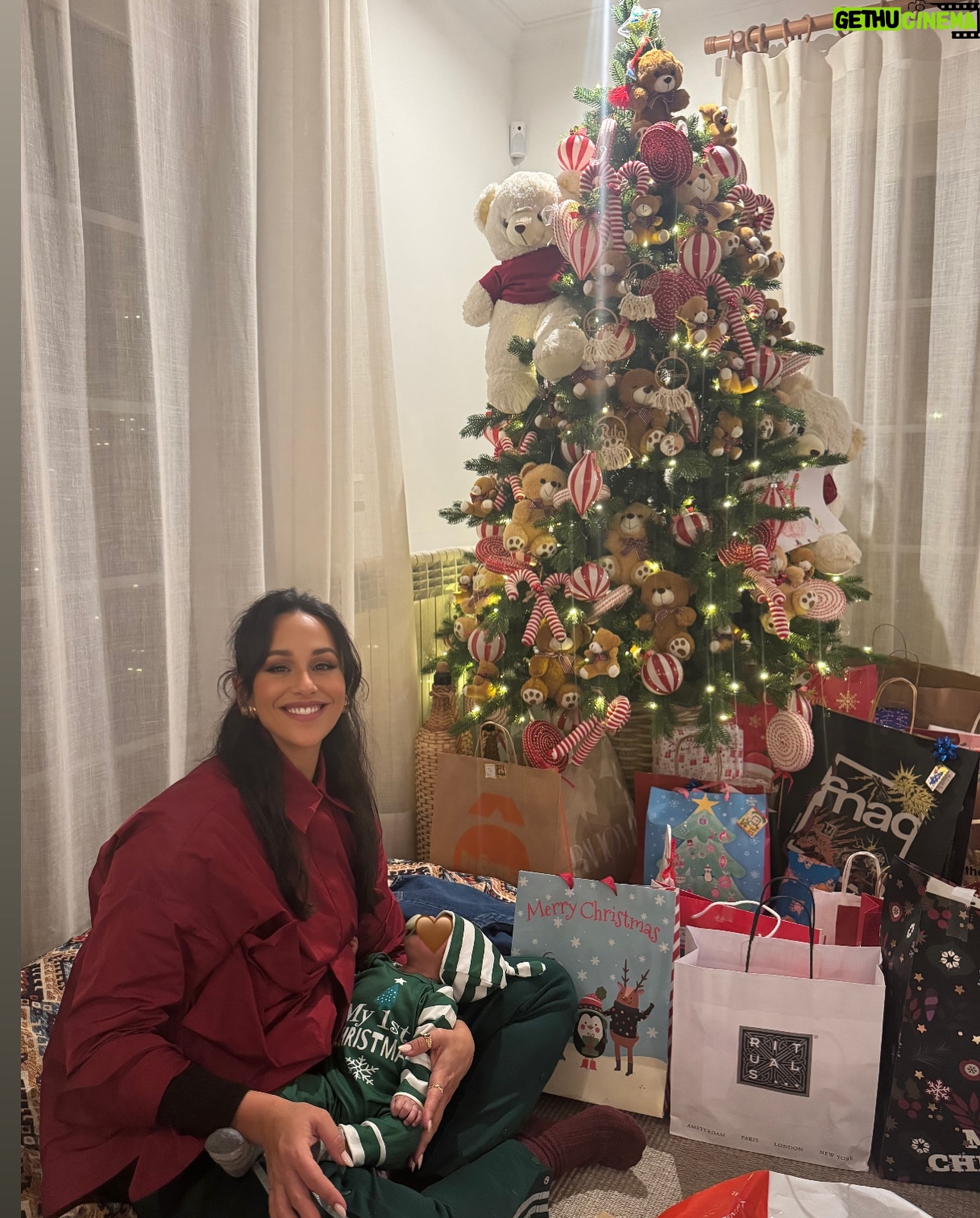 Rita Pereira - 78.5K Likes - É para postar foto pirosa de Natal 2024 em família ao lado da árvore?! Entregue! 😂🎄
#natal2024 #family #christmas #love #present