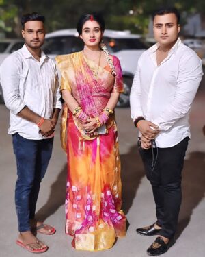 Ritu Singh Instagram - Ritu Singh  ka stage show kalwa East me chhati maiya ke Shubh avasar par 💖🙏