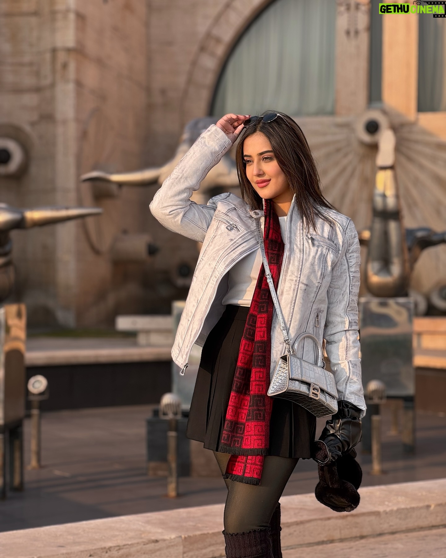 Riya Sharma - 41.6K Likes - Mixing prints since forever! ❄️🧣
#winterfashion #armenia #winterbaby #wanderlust