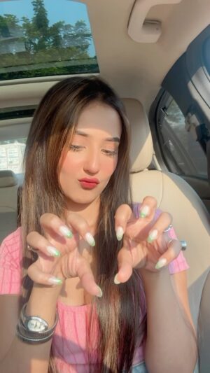 Riya Sharma Instagram - Felt flippin’ cute 💋
#trending #nailinspo #reelitfeelit