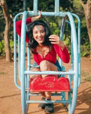 Riya Suman Instagram - Happy to report that my inner child is ageless! 
Itsss playtime !!! 🤗☺️
#HappyChildren’sDay!!! 😇