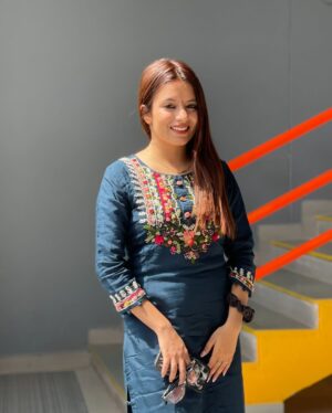Riya Upreti Instagram - Imagine she starts a business & it’s going kinda slow but then…

Boom 💥 

It turns into a multi-billion dollar company. 

She is you.

Feel this, claim this, Believe in yourself ❤️