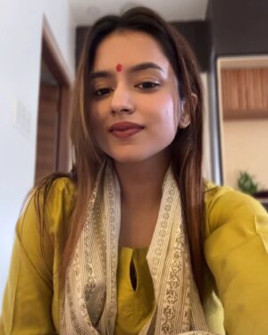 Riya Upreti Instagram - What a day❤️ जय श्री राम🙏🕉️