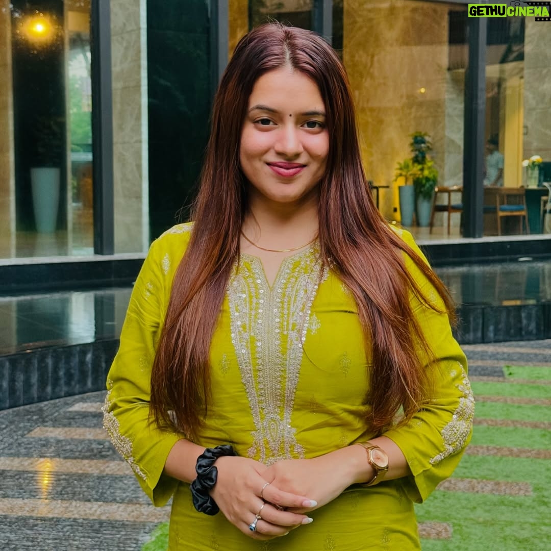 Riya Upreti - 33.4K Likes - Everytime I failed in something, I got up again, tried something new & re-wrote my story! Ye tumhari kahani hai, jitni bar mann kare dubara likho, aksar acha likhne ke liye kayi baar likhna padta hai. Naye Paane pe shurwat karne se ghabrana mat💚