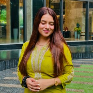 Riya Upreti Instagram - Everytime I failed in something, I got up again, tried something new & re-wrote my story! Ye tumhari kahani hai, jitni bar mann kare dubara likho, aksar acha likhne ke liye kayi baar likhna padta hai. Naye Paane pe shurwat karne se ghabrana mat💚