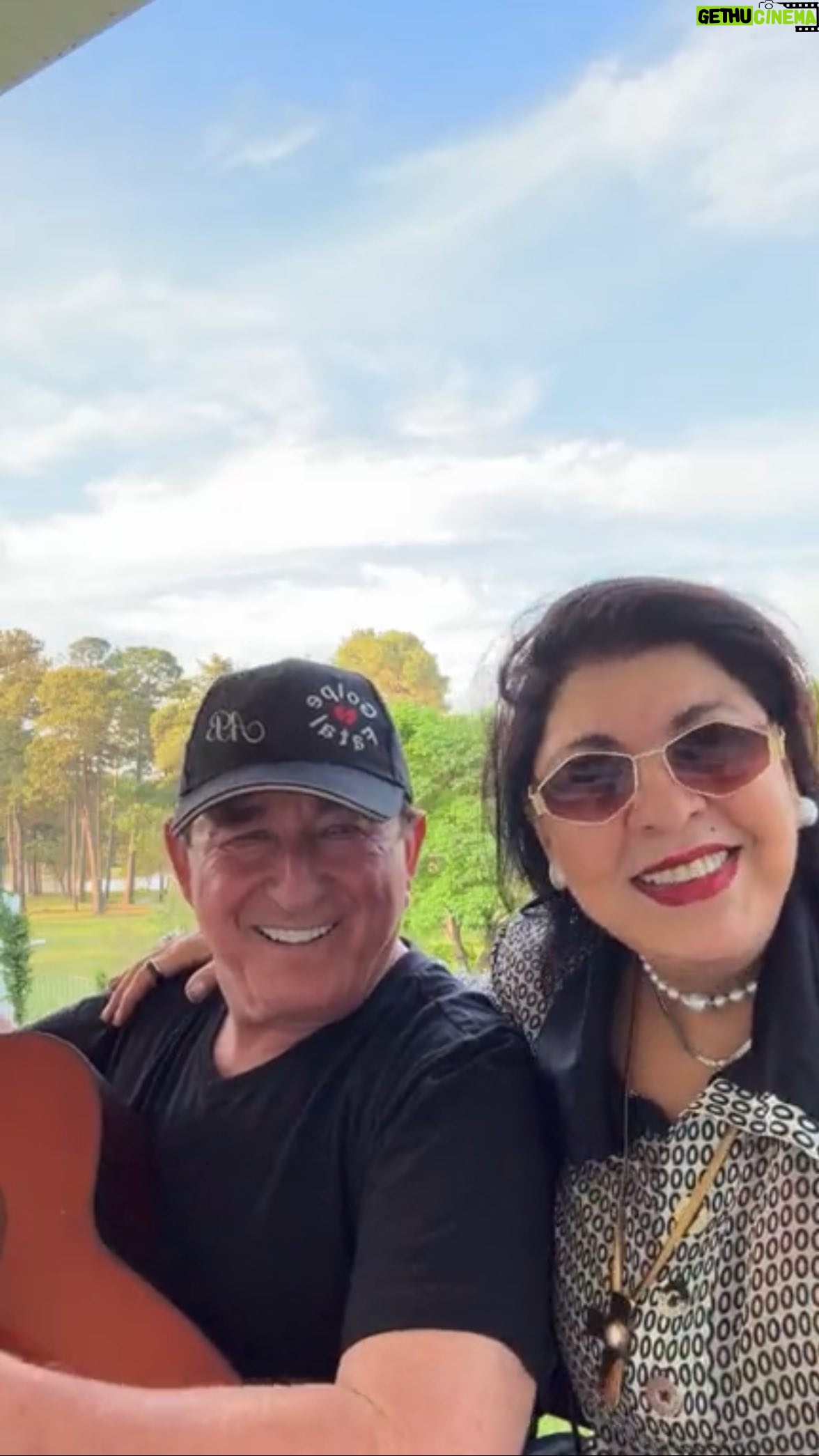 Roberta Miranda - 125.5K Likes - Logo hoje, no dia do lançamento de “Meu Ex-Amor” em todas as rádios, do querido @amadobatistaoficial , aconteceu esse encontro muito especial. Um presente pra todos nós!