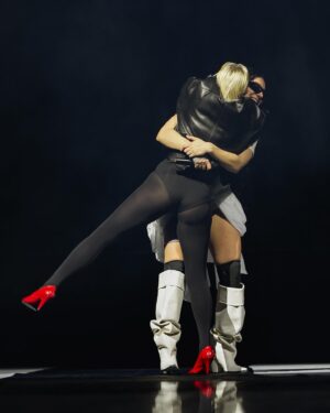 Robyn Instagram - To close out the year together with Charli and her beautiful fans and with my face in her hair singing Dancing On My Own in HER insainly good show. So glad I got be there! Charli, you’re generous and cool as always, noone deserved this year more than you💖