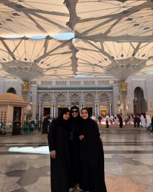 Rogena Instagram - الحمد والشكر لله 
اول ايام العام الجديد فى المسجد النبوى الشريف
@mayathezaki 
@mariaamzaky