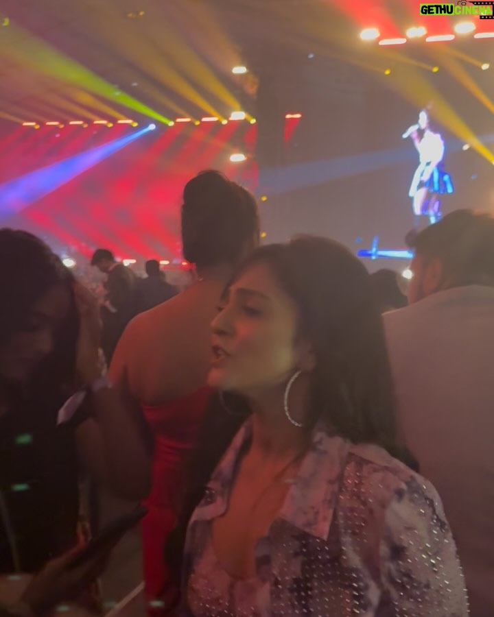 Rooqma Ray - 23.1K Likes - About last night 🎤🎸
#concert #sunidhichauhan #bollywood #songs #rooqmaray
