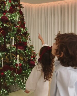 Rosanna Zanetti Instagram - Un poco de nuestra Navidad 🎄♥️
Voy un poco tarde con esta publicación pero estábamos enfocados en desconectar y disfrutar tiempo en familia, en definitiva días mágicos ✨
Espero que estén teniendo unas felices fiestas !