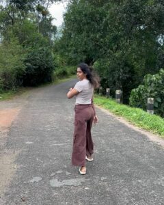 Actress Roshini Haripriyan HD Photos and Wallpapers January 2025