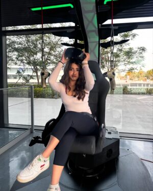 Roshni Walia Instagram - Player 2, where are you ? 💞
.
.
.
@pixoulgaming @visitabudhabi