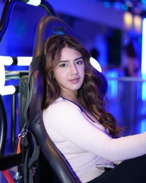 Roshni Walia Instagram - Player 2, where are you ? 💞
.
.
.
@pixoulgaming @visitabudhabi