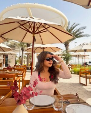 Roshni Walia Instagram - “Under the Abu Dhabi sun, Chasing golden hours and good vibes☀️
.
. 
@erth.uae @ergon.abudhabi @visitabudhabi
#InAbuDhabi
#VisitAbuDhabi #vacation ”