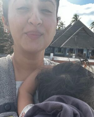 Ruchikaa Kapoor Instagram - With my babies, by the beach 🏝️👶👯‍♀️❤️ #BeachBabies #IslandLife #KudratKeNazaarein #AdventuresOfAnaya