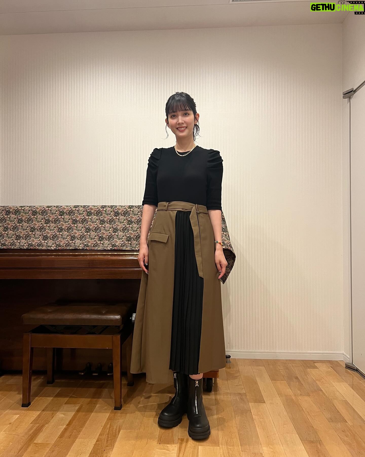 Ruka Matsuda - 10.7K Likes - 映画『かなさんどー』
宣伝用に歌をレコーディングした時の衣装です☺️
早く年明けないかな〜〜ゴリさんの6年ぶりの長編映画ぜひ見てほしいな〜〜!
▪︎プリーツ切替ワンピース
brand/AMLILE
▪︎ジップショートブーツ
brand/AMLILE
@amlile_official
