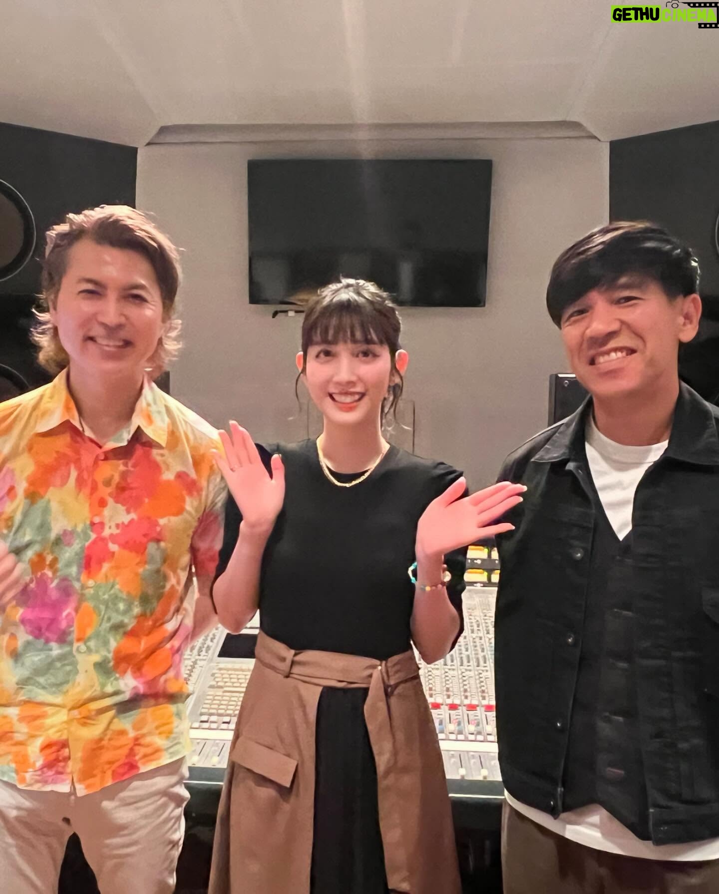 Ruka Matsuda - 10.7K Likes - 映画『かなさんどー』
宣伝用に歌をレコーディングした時の衣装です☺️
早く年明けないかな〜〜ゴリさんの6年ぶりの長編映画ぜひ見てほしいな〜〜!
▪︎プリーツ切替ワンピース
brand/AMLILE
▪︎ジップショートブーツ
brand/AMLILE
@amlile_official