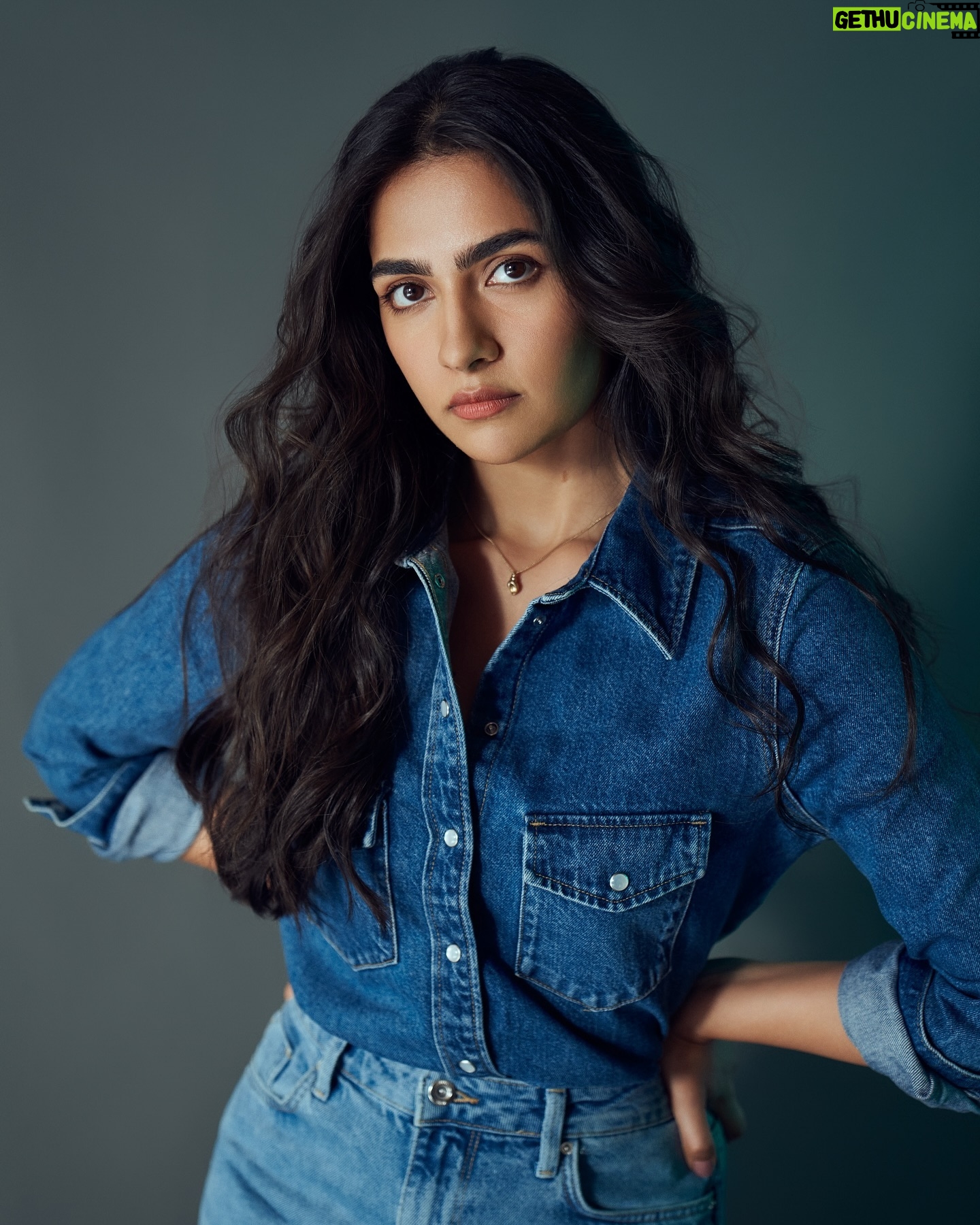 Rukmini Vasanth - 270.4K Likes - hello from me and my Canadian tuxedo 💙
prends before you tell me to “smile more” pls swipe to the end 🙃