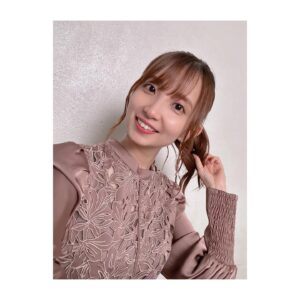 Rumi Okubo Instagram - ⁡
⁡
今年もバースデー記念に、コメント欄を
解放しましたー！📝
写真は瑠美まるイベントグッズ用の
撮影時のオフショットです📸
⁡
⁡
と、いうことで…
9月27日は私のお誕生日でーすっ🎊
大久保瑠美さんじゅうご歳になりました🎂🎈
⁡
声優としても、なんと15周年です✨
⁡
家族や友人、作品やキャラクター、
周りの方々、そしてファンの皆様に支えられて
とても楽しく日々を過ごせています。
声優としても、
1人の人間としても、
私は本当に本当に幸せ者だと思います。
⁡
いつもありがとうございます✨
⁡
⁡
⁡
「大久保瑠美にお願いしたい」
⁡
いつだってそう思って頂ける役者で
あり続けたいと思います。
そのための努力は惜しまず、
周りへの感謝も忘れず、
明るく楽しく面白く、
皆様を笑顔にできるよう今後も精進します！
⁡
⁡
15年の声優人生は大変な時もあったけど、
振り返れば楽しく素晴らしいものでした。
これから先の声優人生も、そうなれるよう
最大限努力しますので、
今後も応援して頂ければ幸いです🩷
⁡
⁡
もちろんオタクとしても極まっていきたいと思います！
推しは推せる時に推せ！！！
好きが私の原動力！！！
推しに貢ぐのは最早趣味！！！
自分の演じたキャラが大好き！！！
「個人的に好きなアニメ」の推しも尊い！！！
⁡
これからもオタク道全開で走りますので、
お前ら、着いてこいよーーーーーー！！笑
⁡
⁡
というわけで、
これからも引き続きよろしくお願いします🙇‍♀️✨
⁡
⁡
⁡
⁡
大久保瑠美
⁡
⁡