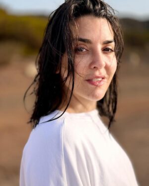Ruth Lorenzo Instagram - Despeinada pero feliz. 
Esta es la cara que se me ha quedado depues de un baño improvisado en la playa salvaje más bonita que jamás he visto. 
Mi piel y el mar a solas… puro placer.