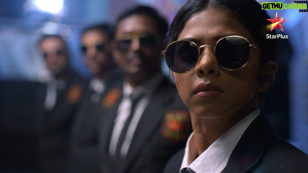 Rutuja Bagwe - 15.4K Likes - Apnon ke taano ne Vaiju ko kiya pareshaan, jiski wajah se ghar ki dehliz laanghkar apni khud ki pehchaan banaane ka usne kiya hai faisla. Kya iss mein wo kaamyaab ho paayegi?
Dekhiye,
#MaatiSeBandhiDor, iss Shukrvaar, shaam 7:30 baje, StarPlus aur kabhi bhi Disney Hotstar par.
@rutuja_bagwe @6_ankitgupta @resham._.resham
#StarPlus #AlagAndaaz #Kisaan #Dabangi #Lovestory #Drama #Romance #LoveTriangle #Bodyguard