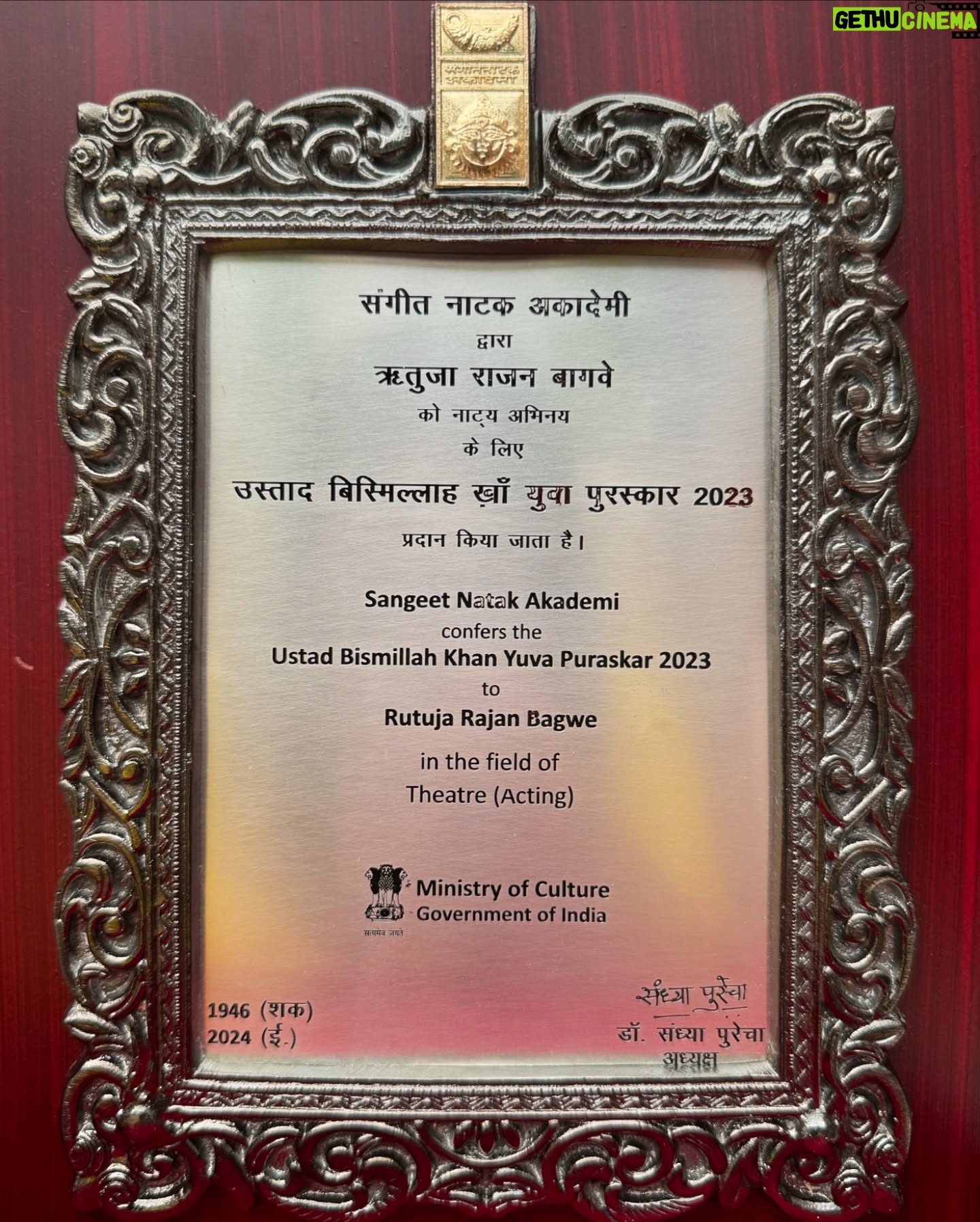 Rutuja Bagwe - 10.3K Likes - उस्ताद बिस्मिल्लाह ख़ॉं युवा पुरस्कार २०२३ (रंगमंच अभिनय)
संगीत नाटक अकादमी
मी नाटकवेडी
तुला कोणत्या माध्यमात काम करायला जास्त आवडतं विचारल्यावर मी क्षणाचाही विलंब न घेता उत्तर देते 🎭“नाटक” 🎭
इतका मोठा मानाचा पुरस्कार जाहीर झाला तेव्हा जरा मनात धस्स झालं ,मनात आलं आपण फार काम केलं नाहिये आपण हा पुरस्कार deserve करतो का?
(२२)एकांकिका (२) प्रायोगिक नाटक (३) व्यावसायिक नाटक
पण जे काम केलं जीव ओतुन केलं एव्हडं मात्र नक्की
आणि त्याची जेव्हा राष्ट्रीय
पातळीवर दखल घेतली जाते
तो आनंद आत्मा सुखावणारा असतो…
आणि हयात मोलाचा वाटा आहे “ अनन्या “ नाटकाचा
अनन्या नाटकाचे मी ३०० प्रयोग केले, हया नाटकाने कौतुक,पुरस्कार,समाधान,प्रसिद्धि,पैसा,मायबाप रसिक प्रेक्षकांच प्रेम खुप काही दिलं… आज हा पुरस्कार मी “अनन्या” ला आणि माझ्या अनन्याच्या संपूर्ण team ला dedicate करते….❤️ @suyogproductions
My all Theatre directors @mudebhimrao @pralhadkudtarkar_official @pratapphadofficial @sachin_p_goswami @amolbhor52 @kahanibazz you have special place in my heart. forever grateful 🙏💕
All the haters,trollers,who disrespected me and discourage me Thank you 😇
and my family,friends,well wishers, who supported me and believed in me ,मायबाप रसिक प्रेक्षक ज्यांन्नी भरभरुन प्रेम दिलं
क़ायम ऋणी राहीन. lots of love and Respect 🙌🏻🫶
@sangeetnatakakademi Thank you so much for this honour 🙏
।।राम कृष्ण हरी।।
।।स्वामी समर्थ।।
#award #nationalaward #honour #happyme #peace #theatre #achivement #hardwork