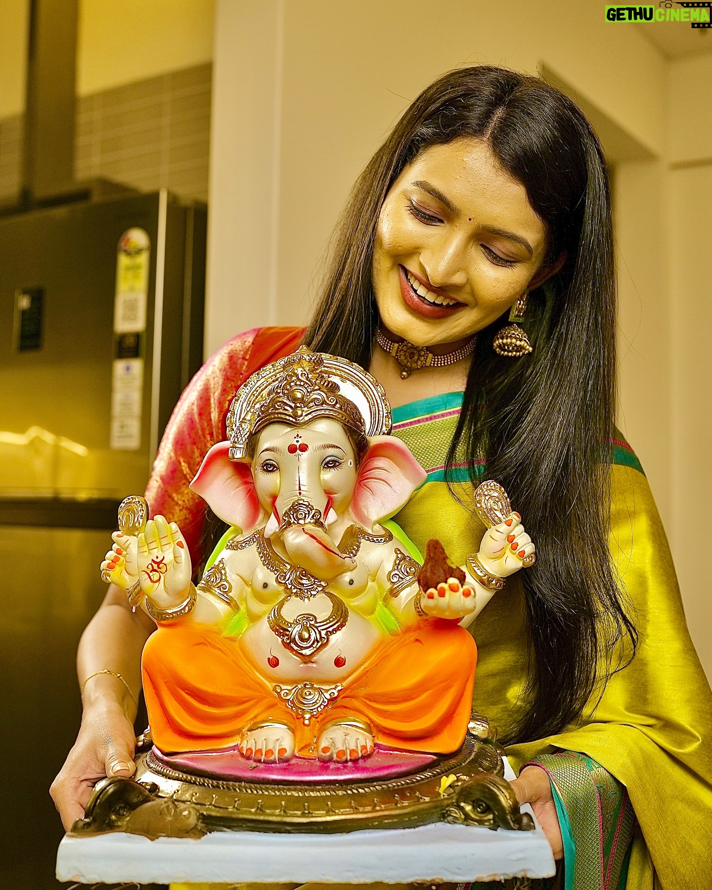 Rutuja Kulkarni - 19.8K Likes - Finally the wait is over.. BAPPA AALA ❤️🥹
#Bappa #GaneshChaturthi #MarathiActress #MarathiMulgi #Maharashtra #MarathiCulture #MarathiStatus #Mumbai #India ✨💃