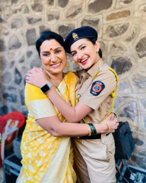 Rutuja Kulkarni Instagram - Happy Birthday Tai @sawalevidya 🤗❤️
You inspire me in many ways, it’s hard to be “strong yet sensitive” and “strict yet sweet” in this world, thank you for always taking care of us and for always teaching us so many things unknowingly ..there’s a reason why we call you mummy..🫶💎
Always praying for you to be happy and healthy ..max prem😘

#birthdaygirl 💃