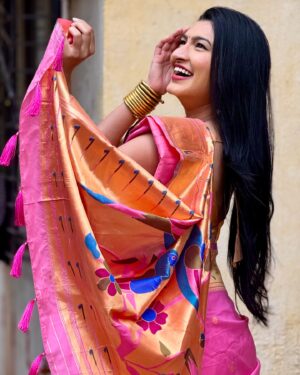 Rutuja Kulkarni Instagram - Goodbye 2024, thank you for dher SAREE memories 🤭🧿💞 Thank you for making me wiser and stronger ✨

📸 : @harshu4_ 🤗

#saree #ethnic #marathiactress #marathimulgi #maharashtra #mumbai #ggmc #constablemanju #contentcreator #starpravah #sunmarathi #india #rutujacoolkarni