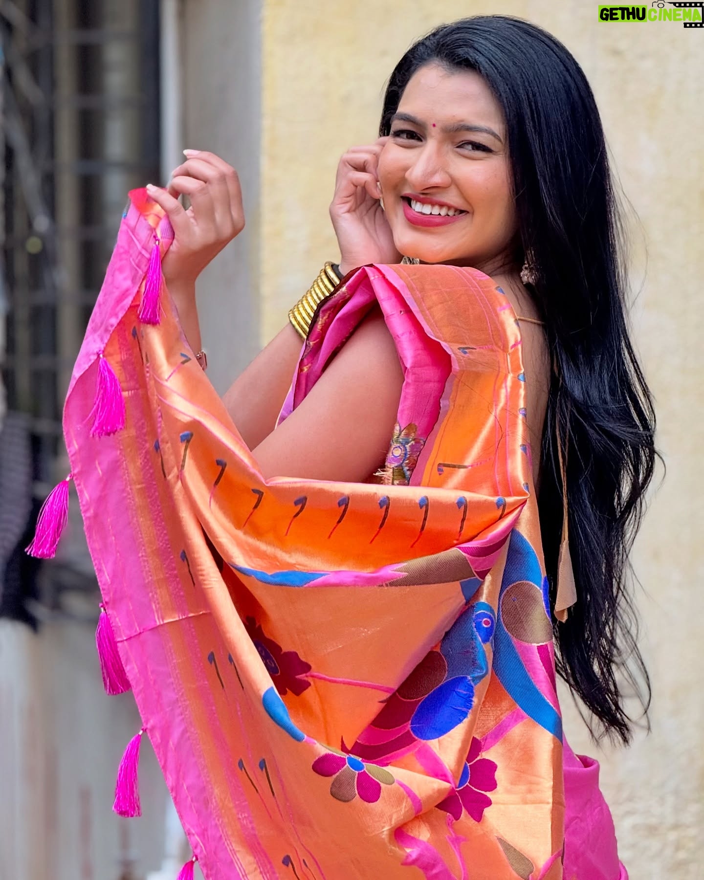 Rutuja Kulkarni - 11.5K Likes - Goodbye 2024, thank you for dher SAREE memories 🤭🧿💞 Thank you for making me wiser and stronger ✨
📸 : @harshu4_ 🤗
#saree #ethnic #marathiactress #marathimulgi #maharashtra #mumbai #ggmc #constablemanju #contentcreator #starpravah #sunmarathi #india #rutujacoolkarni