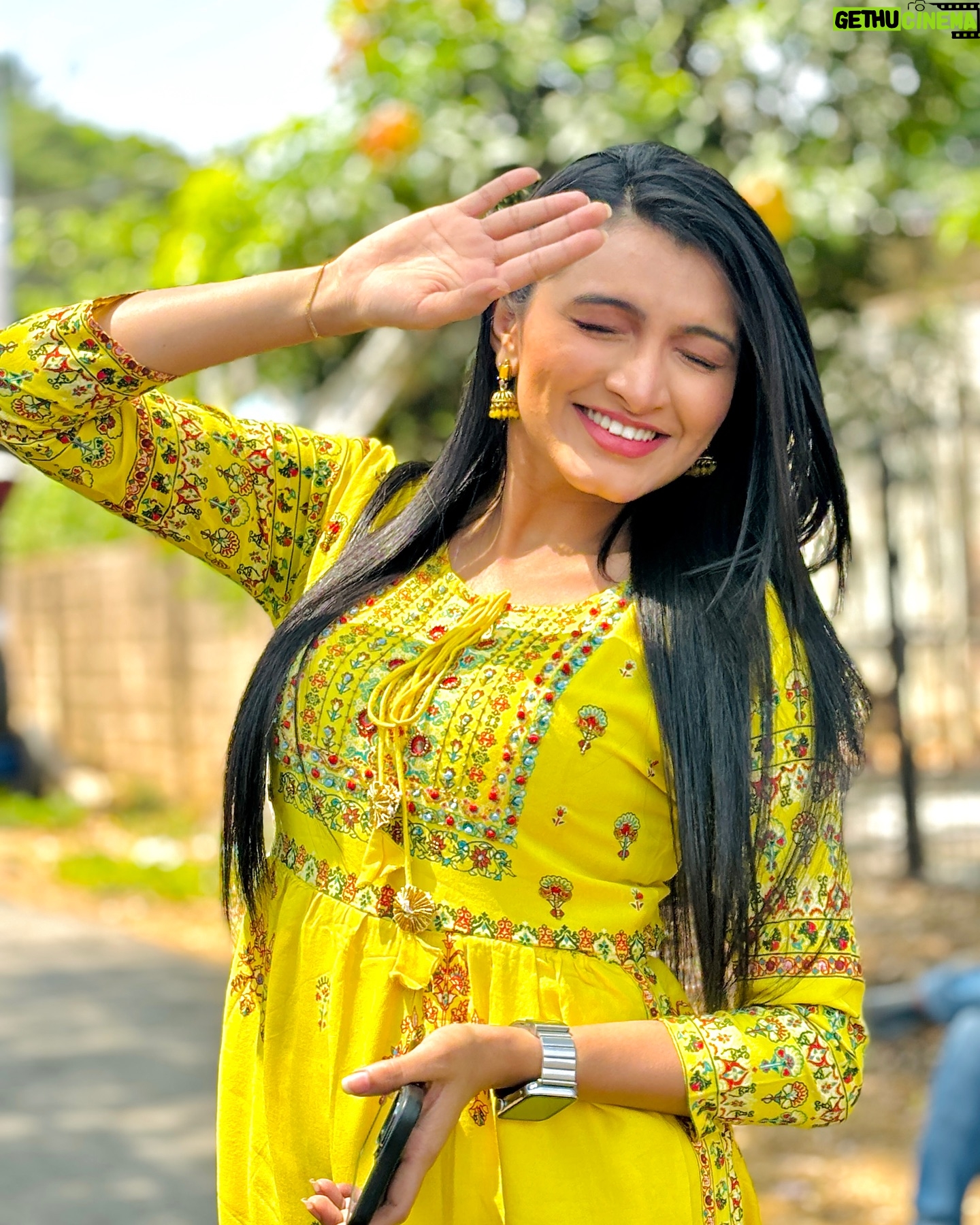 Rutuja Kulkarni - 7.7K Likes - 🌞Suraj ji be like “SUN RAY sakhi meri pyaari sakhi” 😝😂
#Sunshine #Sunkissed #MarathiActress #MarathiMulgi #Maharashtra #Mumbai #MarathiCulture #ConstableManju #India #Satara #Rutujakulkarni #Rutujacoolkarni