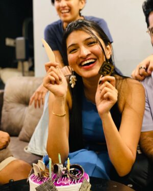 Rutuja Kulkarni Instagram - BirthdaySneakPeek ✨🫶
Grateful and how 🥹 It makes me sooo happy to receive so many wishes and so much love on my bday❤️❤️❤️ Itne well wishers ho toh bhagwaan se kya hi complain karniiii 🧿The positive vibes and love I receive on birthday helps me get through the whole year ahead with a smile on💪💯 Every wish counts 🫶 Thank you so sooo much fam ❤️ MAX PREMMMM 😘🤗❤️

#birthdaypost #birthday #marathiactress #marathimulgi #maharashtra #mumbai #starpravah #sunmarathi #india #rutujacoolkarni
