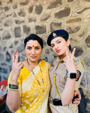 Rutuja Kulkarni Instagram - Happy Birthday Tai @sawalevidya 🤗❤️
You inspire me in many ways, it’s hard to be “strong yet sensitive” and “strict yet sweet” in this world, thank you for always taking care of us and for always teaching us so many things unknowingly ..there’s a reason why we call you mummy..🫶💎
Always praying for you to be happy and healthy ..max prem😘

#birthdaygirl 💃