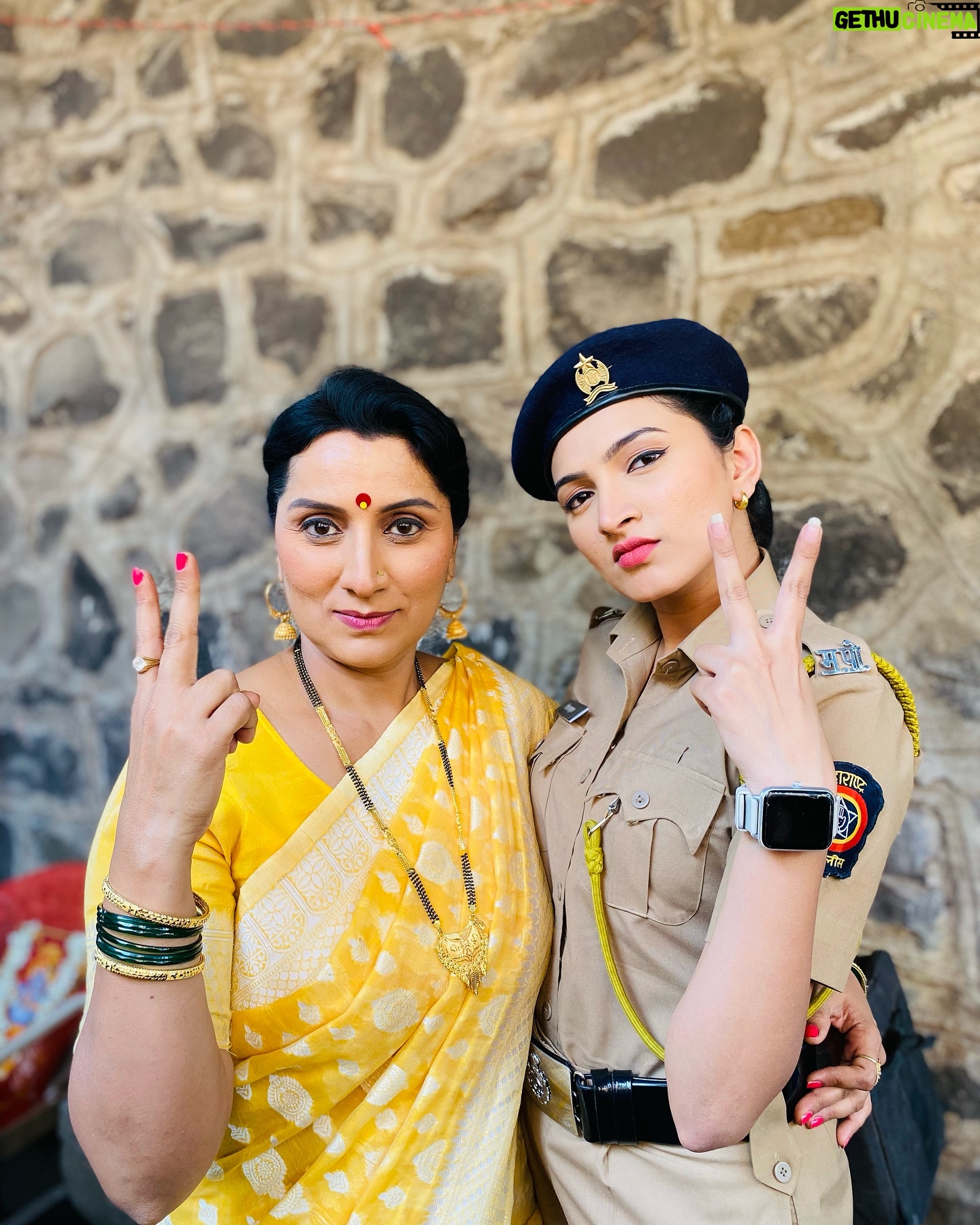 Rutuja Kulkarni - 18.9K Likes - Happy Birthday Tai @sawalevidya 🤗❤️
You inspire me in many ways, it’s hard to be “strong yet sensitive” and “strict yet sweet” in this world, thank you for always taking care of us and for always teaching us so many things unknowingly ..there’s a reason why we call you mummy..🫶💎
Always praying for you to be happy and healthy ..max prem😘
#birthdaygirl 💃