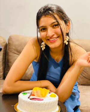 Rutuja Kulkarni Instagram - BirthdaySneakPeek ✨🫶
Grateful and how 🥹 It makes me sooo happy to receive so many wishes and so much love on my bday❤️❤️❤️ Itne well wishers ho toh bhagwaan se kya hi complain karniiii 🧿The positive vibes and love I receive on birthday helps me get through the whole year ahead with a smile on💪💯 Every wish counts 🫶 Thank you so sooo much fam ❤️ MAX PREMMMM 😘🤗❤️

#birthdaypost #birthday #marathiactress #marathimulgi #maharashtra #mumbai #starpravah #sunmarathi #india #rutujacoolkarni