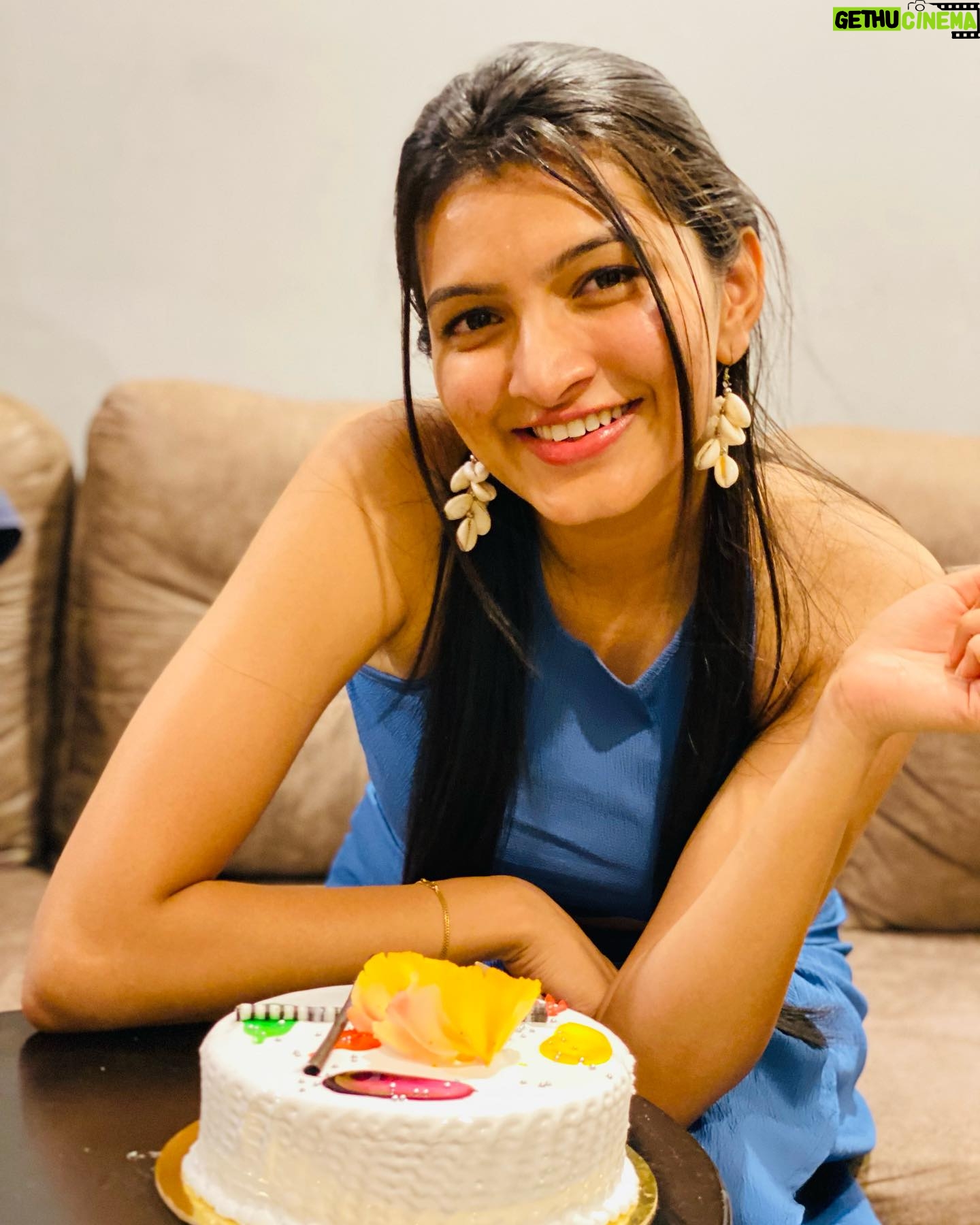 Rutuja Kulkarni - 9.4K Likes - BirthdaySneakPeek ✨🫶
Grateful and how 🥹 It makes me sooo happy to receive so many wishes and so much love on my bday❤️❤️❤️ Itne well wishers ho toh bhagwaan se kya hi complain karniiii 🧿The positive vibes and love I receive on birthday helps me get through the whole year ahead with a smile on💪💯 Every wish counts 🫶 Thank you so sooo much fam ❤️ MAX PREMMMM 😘🤗❤️
#birthdaypost #birthday #marathiactress #marathimulgi #maharashtra #mumbai #starpravah #sunmarathi #india #rutujacoolkarni