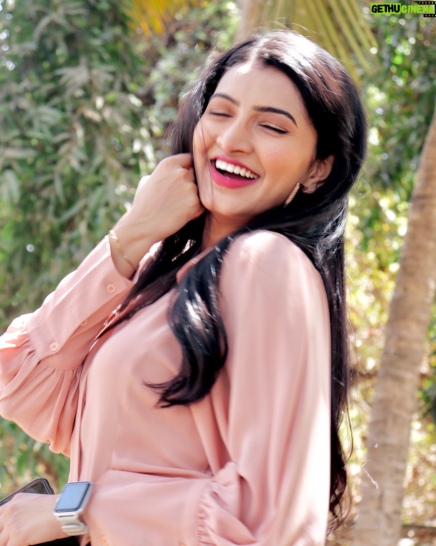 Rutuja Kulkarni - 6.5K Likes - Enjoying the SUN-sational🌞 glow with one smile at a time✨🫶
📸 : @bhim.gaikwad ✨
#marathiactress #marathimulgi #maharashtra #marathistatus #starpravah #sunmarathi #marathi #mumbai #india #gharogharimatichyachuli