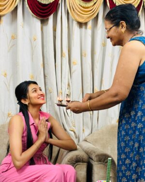 Rutuja Kulkarni Instagram - BirthdaySneakPeek ✨🫶
Grateful and how 🥹 It makes me sooo happy to receive so many wishes and so much love on my bday❤️❤️❤️ Itne well wishers ho toh bhagwaan se kya hi complain karniiii 🧿The positive vibes and love I receive on birthday helps me get through the whole year ahead with a smile on💪💯 Every wish counts 🫶 Thank you so sooo much fam ❤️ MAX PREMMMM 😘🤗❤️

#birthdaypost #birthday #marathiactress #marathimulgi #maharashtra #mumbai #starpravah #sunmarathi #india #rutujacoolkarni
